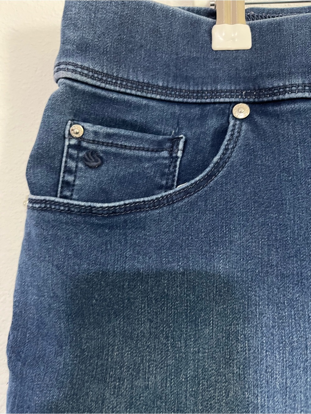 Gloria Vanderbilt All Around Slimming Effect Avery Stretch Denim Bermuda Shorts - Picture 4 of 6